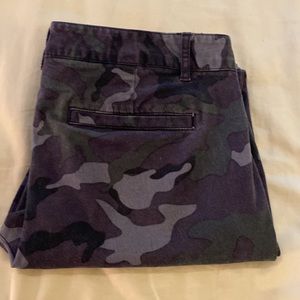 Khakis by GAP Skinny Mini Camo Pants Size 4